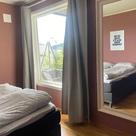 Casa de hóspedes Rom Med Sjoutsikt Sentralt Pa