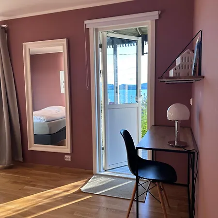 Rom Med Sjoutsikt Sentralt Pa Casa de hóspedes Finnsnes